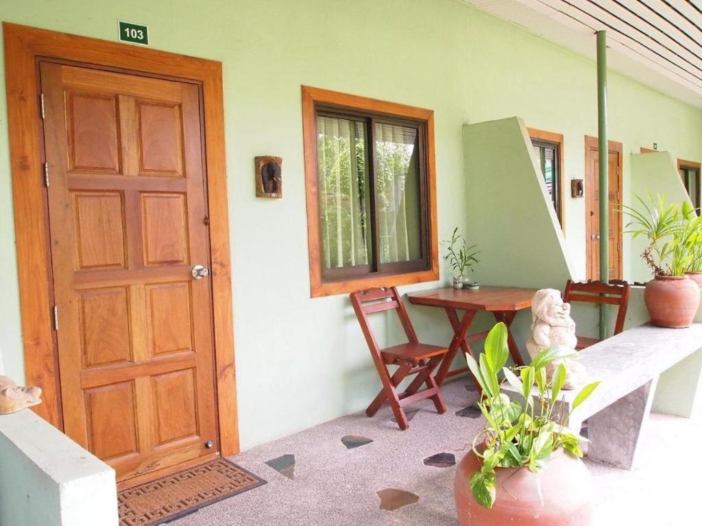 Baan Sala Lung Dam Hotel Bophut Bagian luar foto